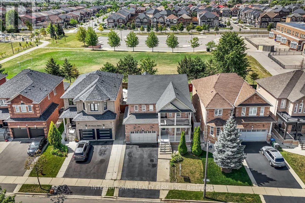 26 Mauve Drive, Brampton, Ontario  L6P 2M8 - Photo 3 - W13690158