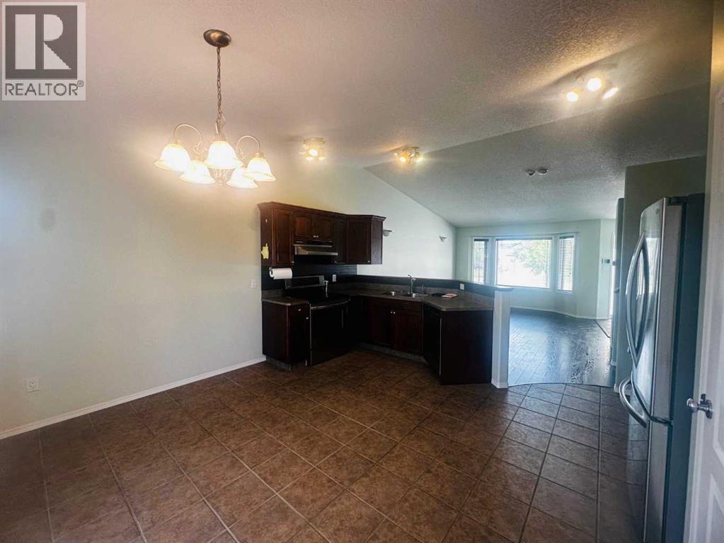 10625 Royal Oaks Drive, Grande Prairie, Alberta  T8V 8G3 - Photo 8 - A2343139