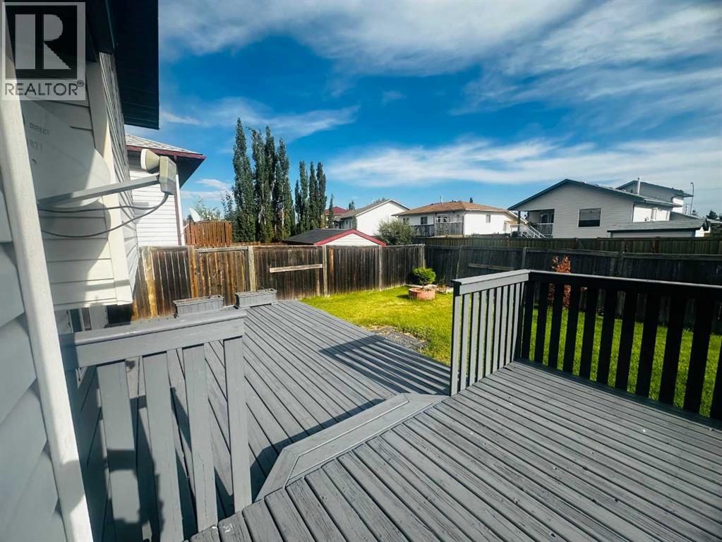 10625 Royal Oaks Drive, Grande Prairie, Alberta  T8V 8G3 - Photo 2 - A2343139