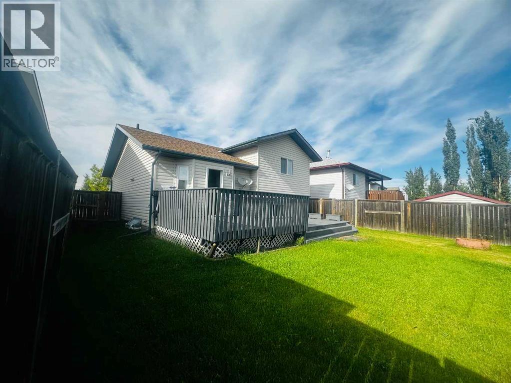 10625 Royal Oaks Drive, Grande Prairie, Alberta  T8V 8G3 - Photo 4 - A2343139