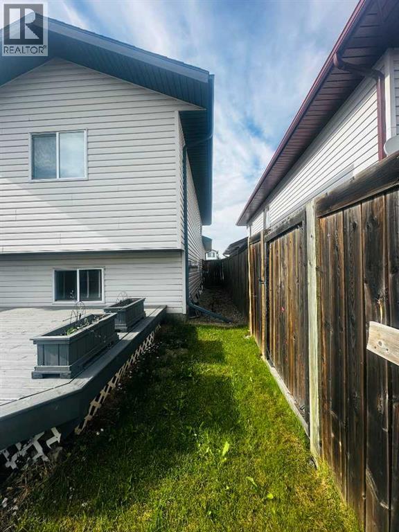 10625 Royal Oaks Drive, Grande Prairie, Alberta  T8V 8G3 - Photo 6 - A2343139