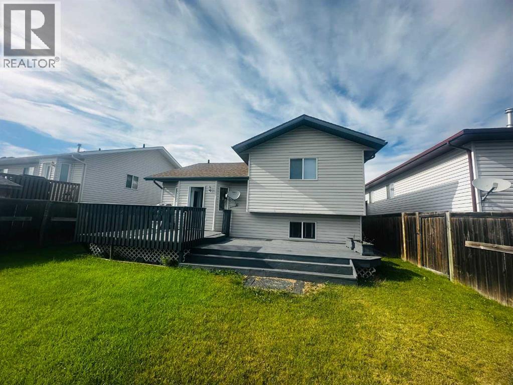 10625 Royal Oaks Drive, Grande Prairie, Alberta  T8V 8G3 - Photo 5 - A2343139