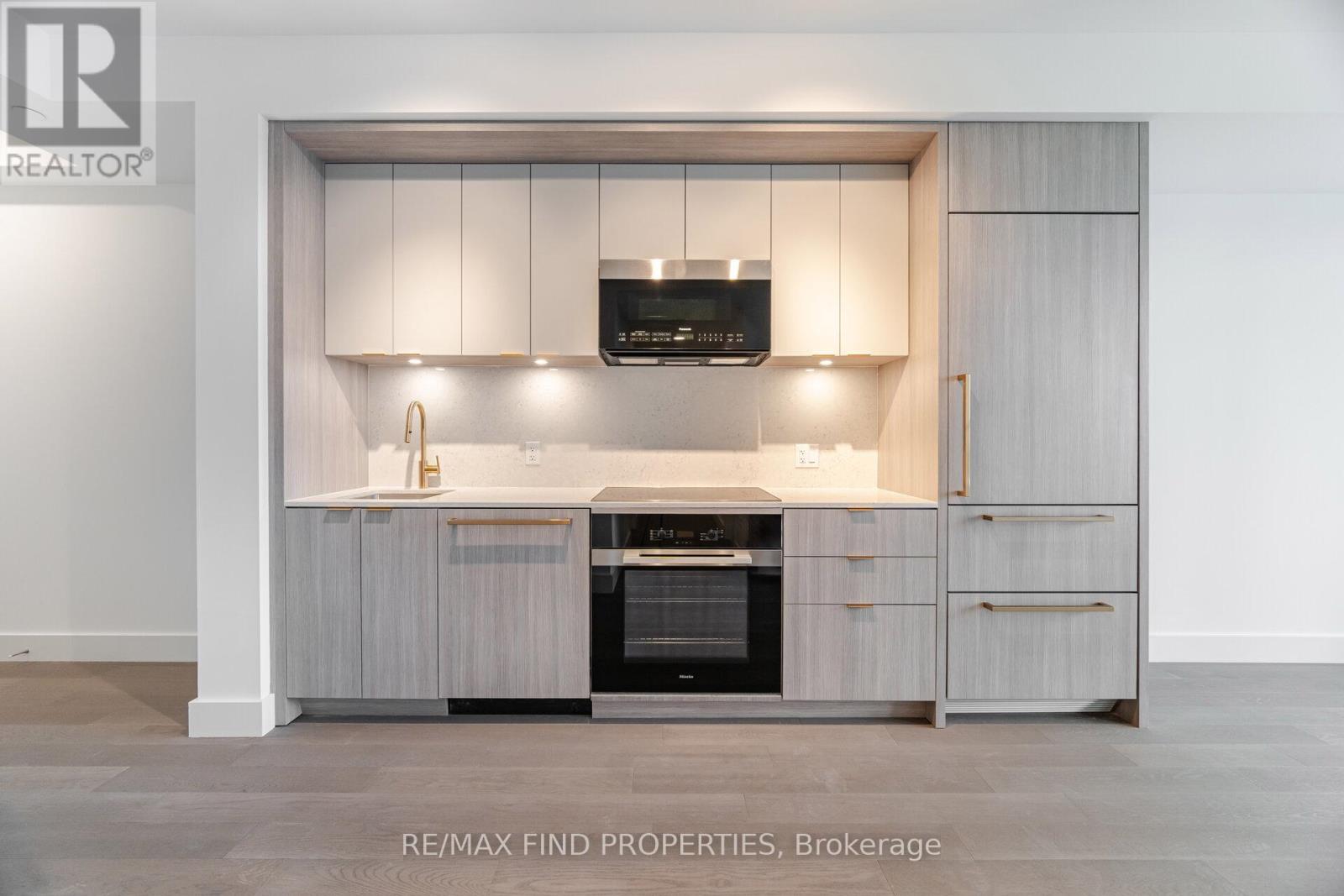 910 - 6 GREENBRIAR ROAD