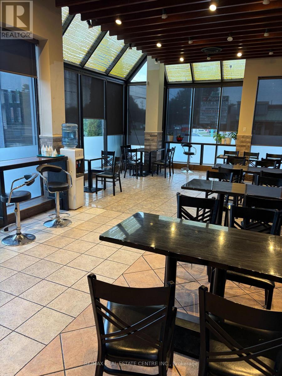 333 Dundas St E Street, Mississauga, Ontario  L5A 1X1 - Photo 2 - W13750008