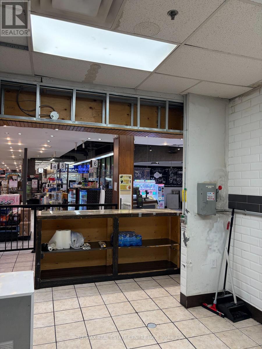 333 Dundas St E Street, Mississauga, Ontario  L5A 1X1 - Photo 5 - W13750008