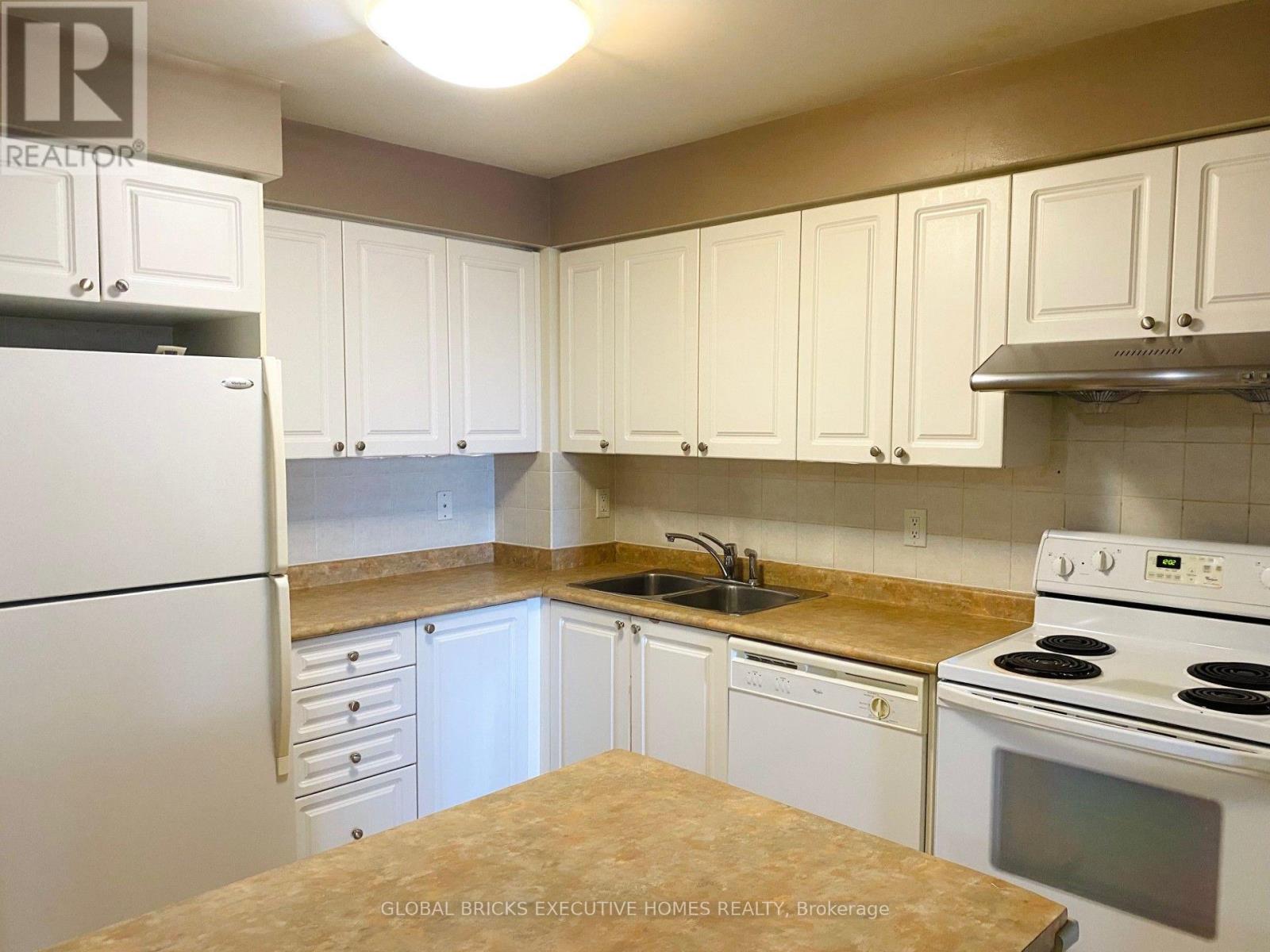 2402 - 3880 Duke Of York Boulevard, Mississauga, Ontario  L5B 4M7 - Photo 4 - W13750016