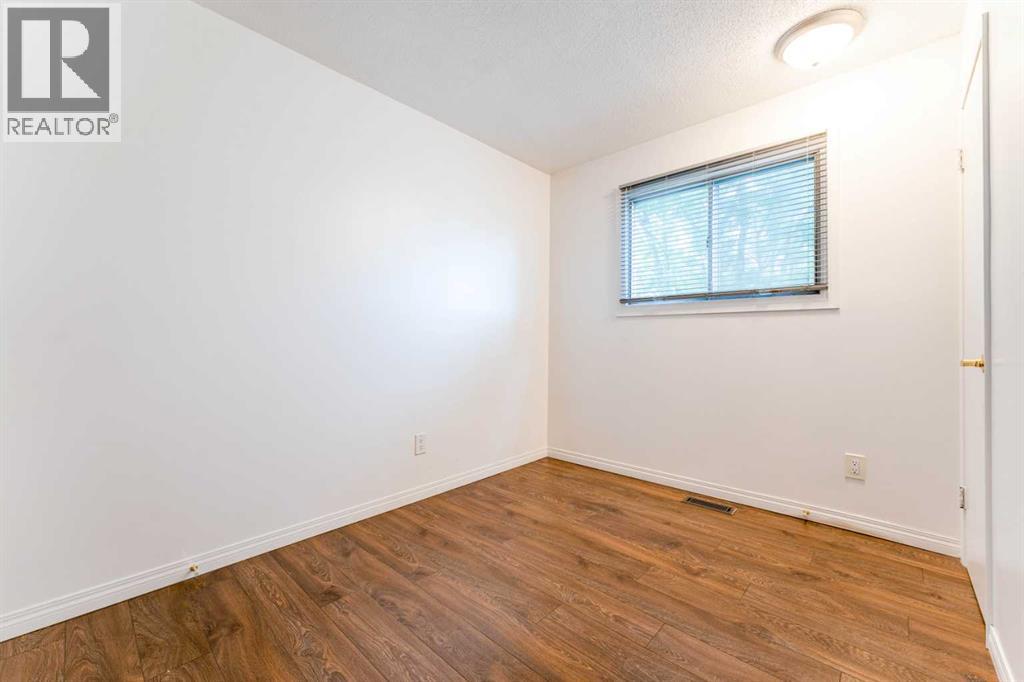2906 Doverville Crescent Se, Calgary, Alberta  T2B 1T0 - Photo 17 - A2337441
