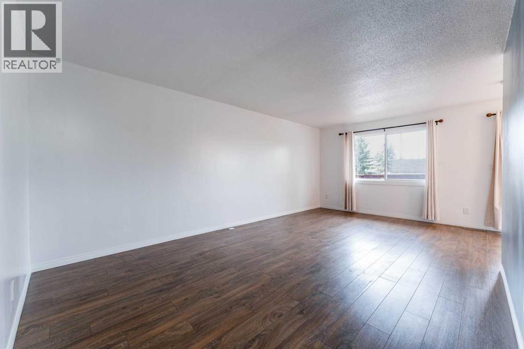 2906 Doverville Crescent Se, Calgary, Alberta  T2B 1T0 - Photo 10 - A2337441