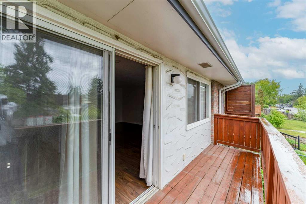 2906 Doverville Crescent Se, Calgary, Alberta  T2B 1T0 - Photo 6 - A2337441