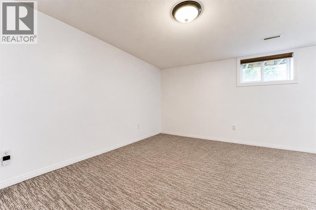2906 Doverville Crescent Se, Calgary, Alberta  T2B 1T0 - Photo 27 - A2337441
