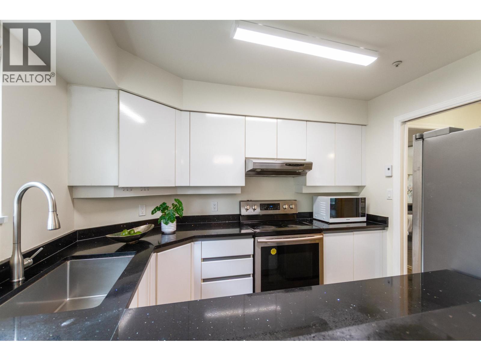 401e 3081 Glen Drive, Coquitlam, British Columbia  V3B 2P8 - Photo 8 - R3143560