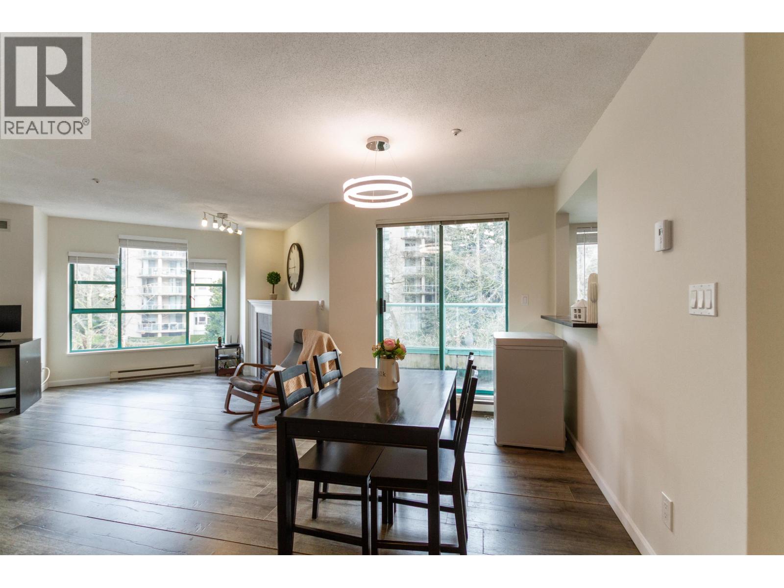 401e 3081 Glen Drive, Coquitlam, British Columbia  V3B 2P8 - Photo 2 - R3143560