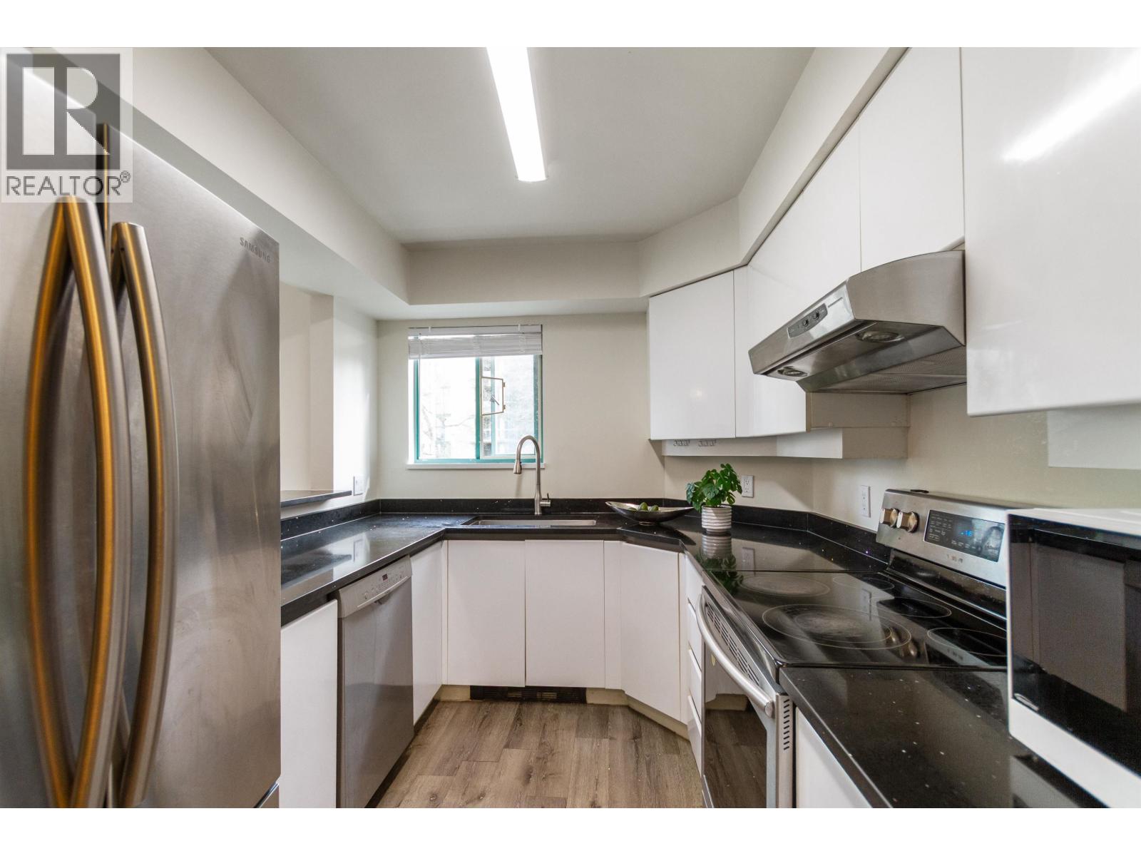 401e 3081 Glen Drive, Coquitlam, British Columbia  V3B 2P8 - Photo 6 - R3143560