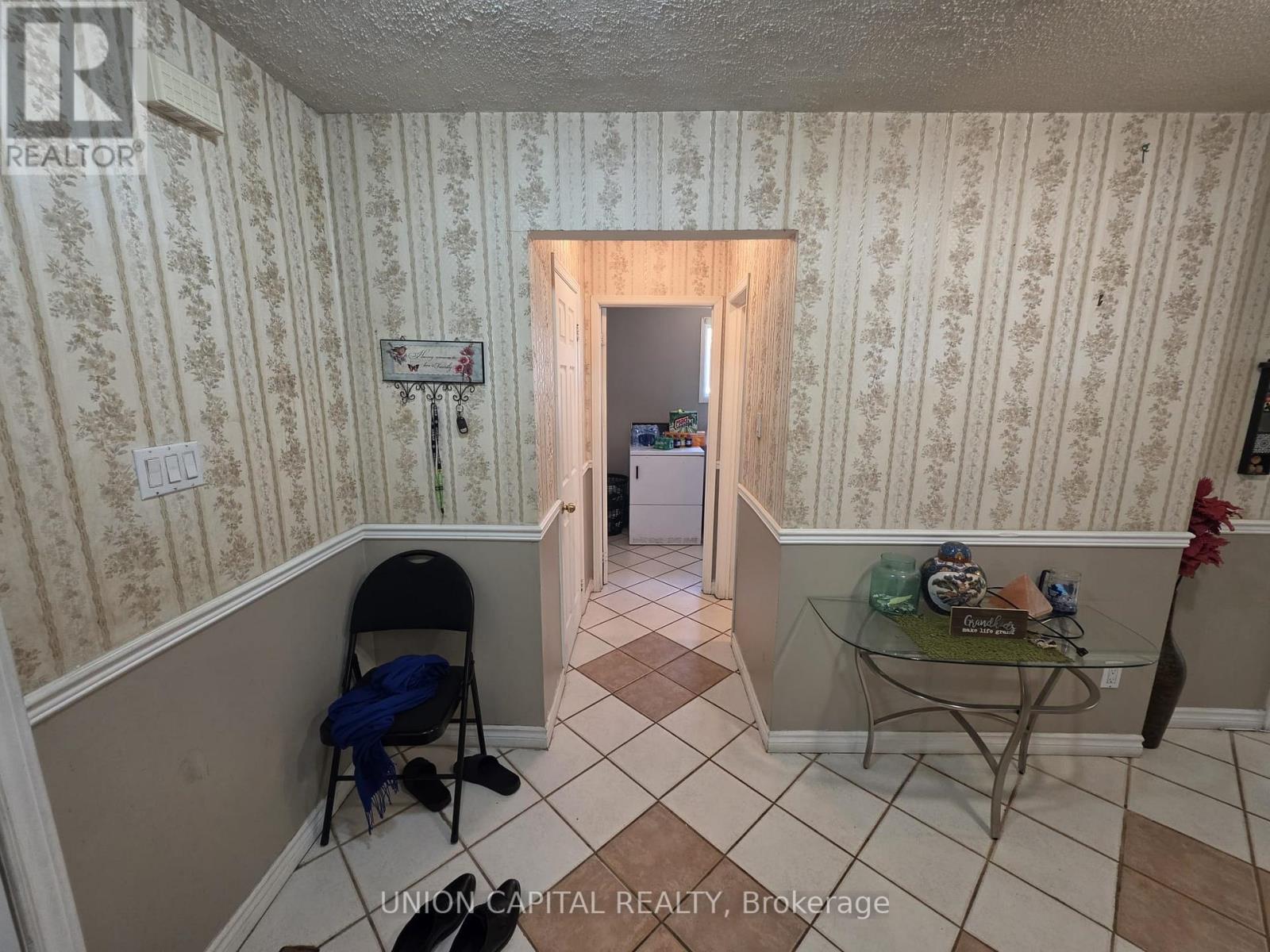 2363 Strathmore Crescent, Pickering, Ontario  L1X 2H3 - Photo 11 - E13750050