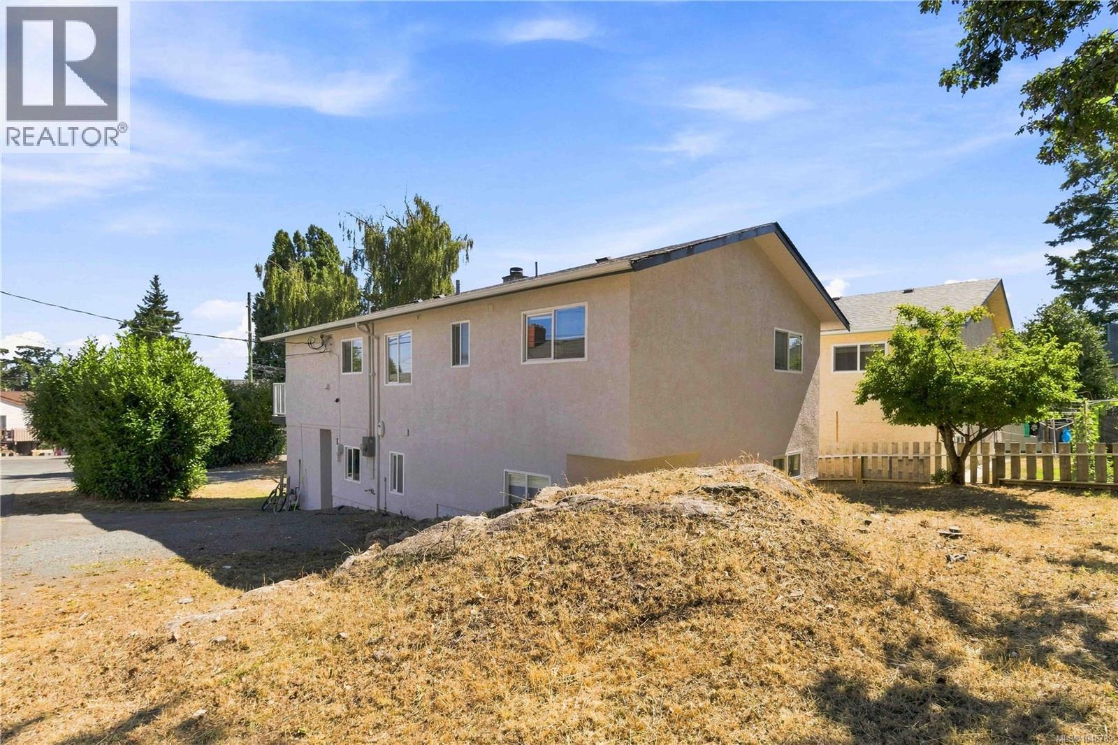 2940 Cedar Hill Rd, Victoria, British Columbia  V8T 3H9 - Photo 8 - 1048789