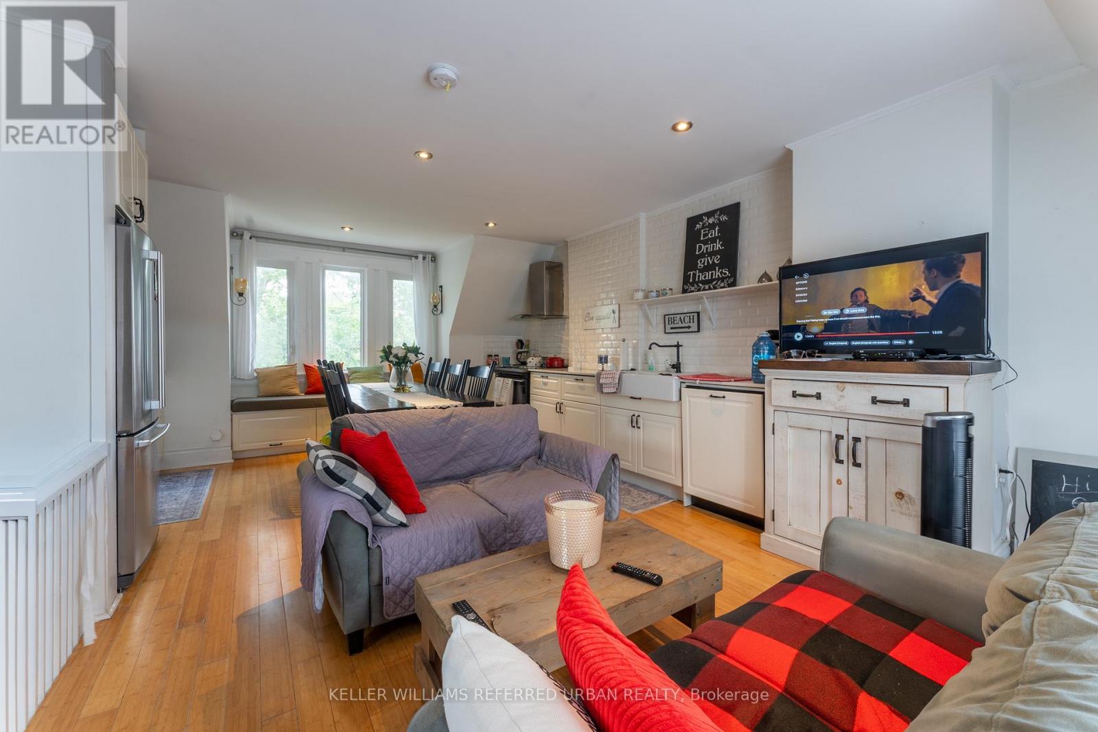 Upper - 431 Kingston Road, Toronto, Ontario  M4L 1V2 - Photo 2 - E13750082