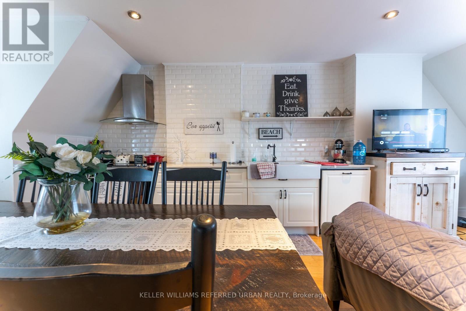 Upper - 431 Kingston Road, Toronto, Ontario  M4L 1V2 - Photo 3 - E13750082