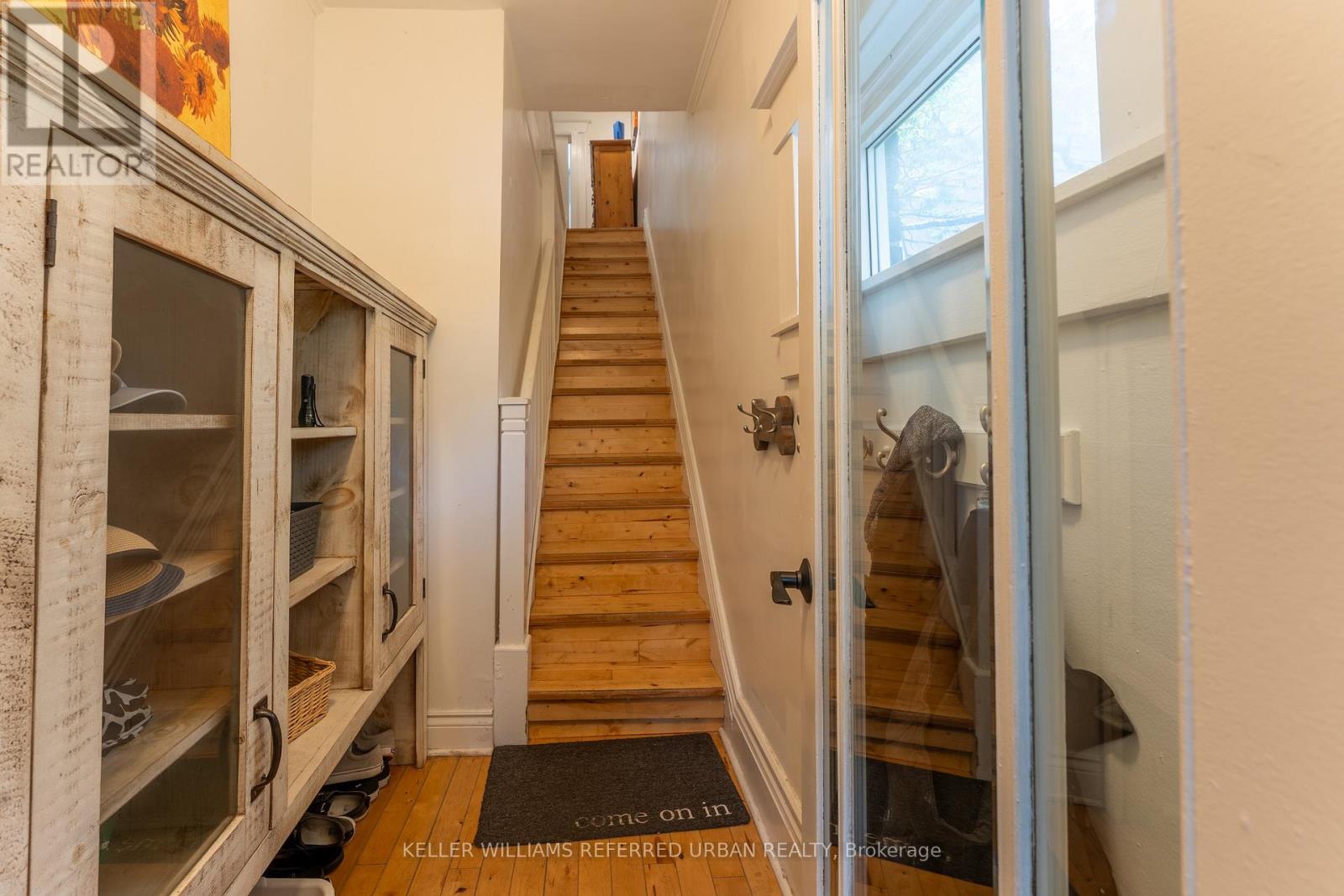 Upper - 431 Kingston Road, Toronto, Ontario  M4L 1V2 - Photo 7 - E13750082