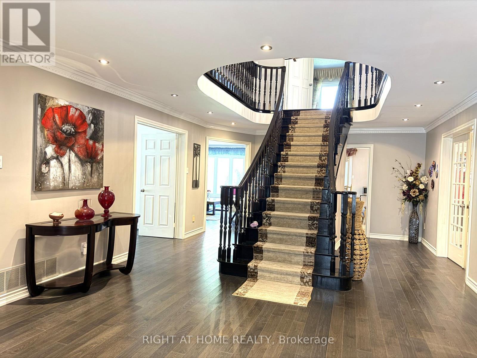 6 Cowles Court, Richmond Hill, Ontario  L4C 9A7 - Photo 3 - N13740958
