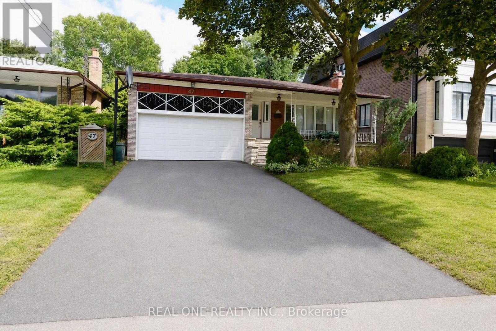 47 HEATHVIEW AVENUE, Toronto, Ontario