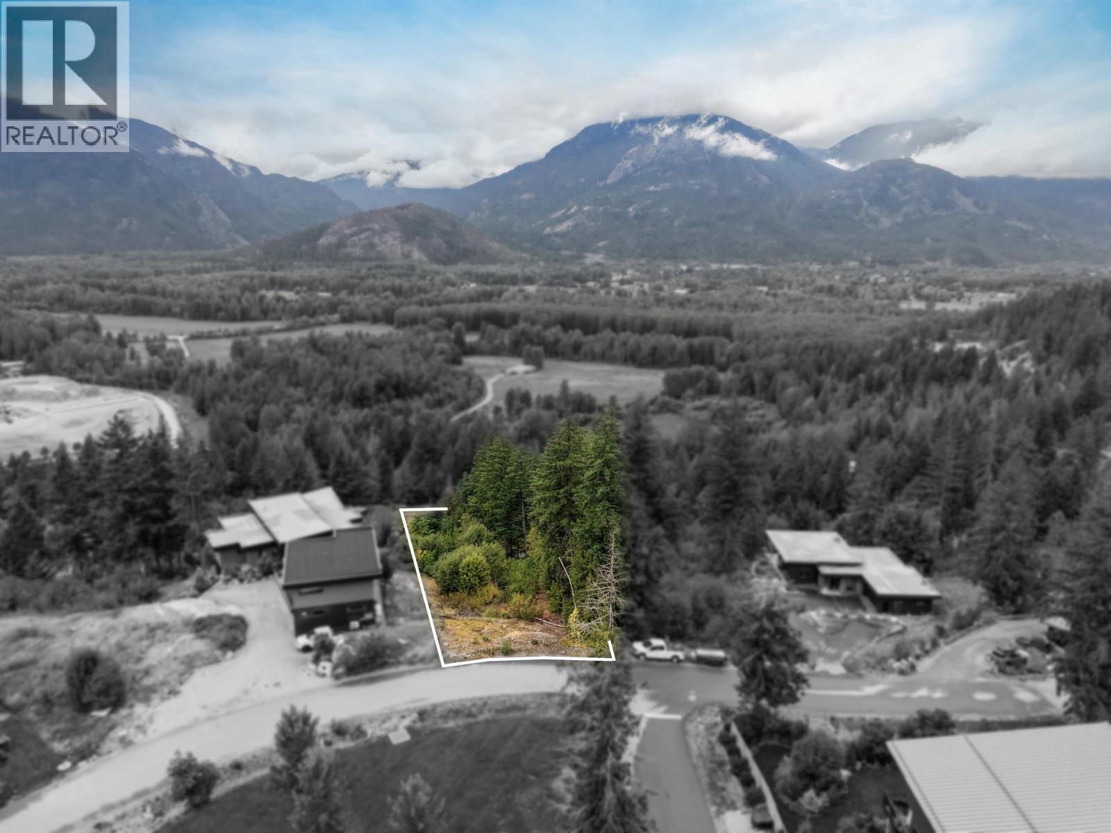 1709 Wishbone Court, Squamish, British Columbia  V0N 2L3 - Photo 9 - R3161904
