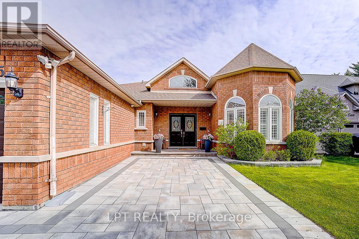 585 Holgate Circle, Newmarket, Ontario  L3X 1V8 - Photo 3 - N13750102