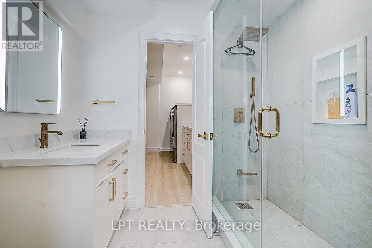 585 Holgate Circle, Newmarket, Ontario  L3X 1V8 - Photo 37 - N13750102