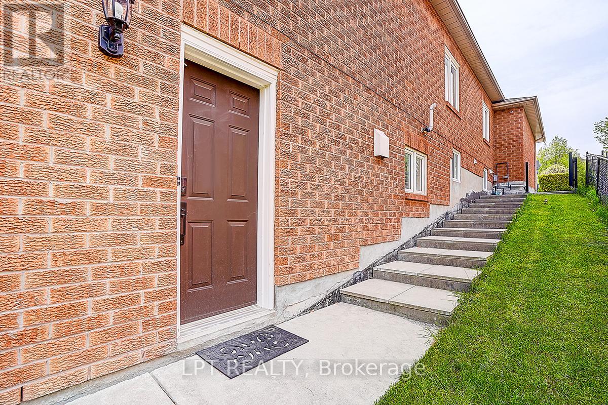 585 Holgate Circle, Newmarket, Ontario  L3X 1V8 - Photo 39 - N13750102