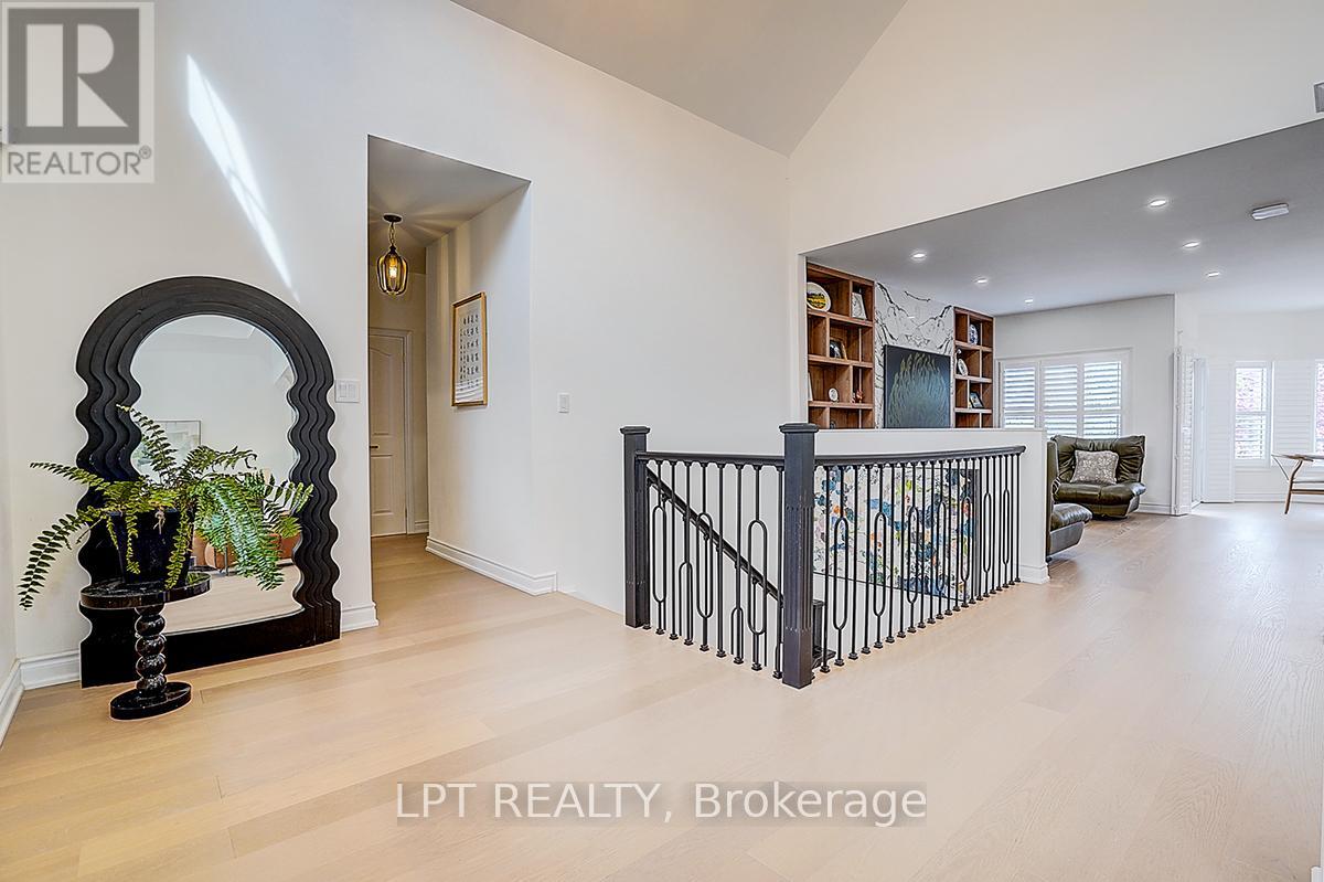 585 Holgate Circle, Newmarket, Ontario  L3X 1V8 - Photo 9 - N13750102