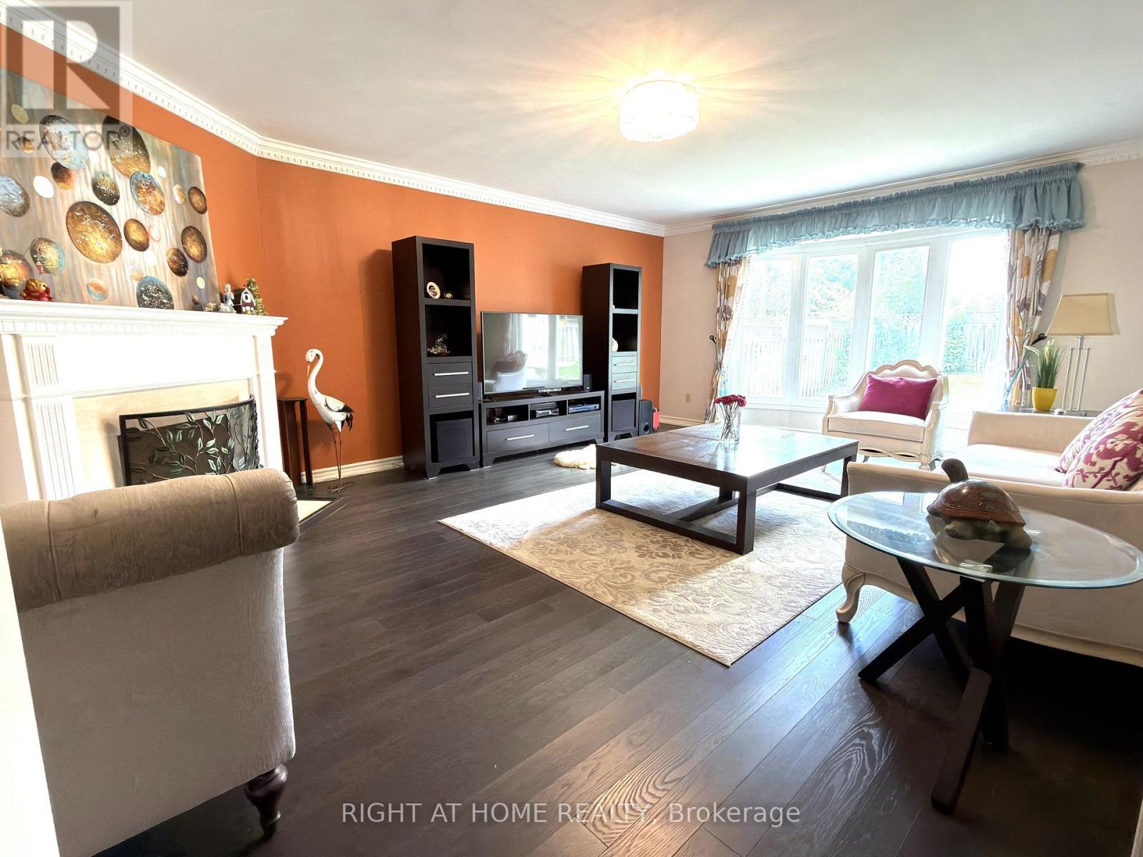 6 Cowles Court, Richmond Hill, Ontario  L4C 9A7 - Photo 7 - N13740958