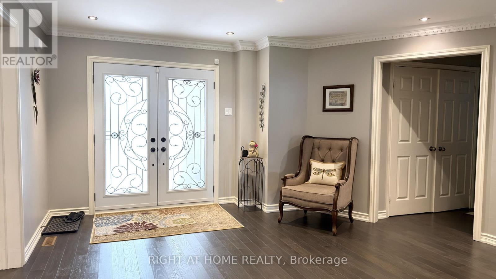 6 Cowles Court, Richmond Hill, Ontario  L4C 9A7 - Photo 2 - N13740958