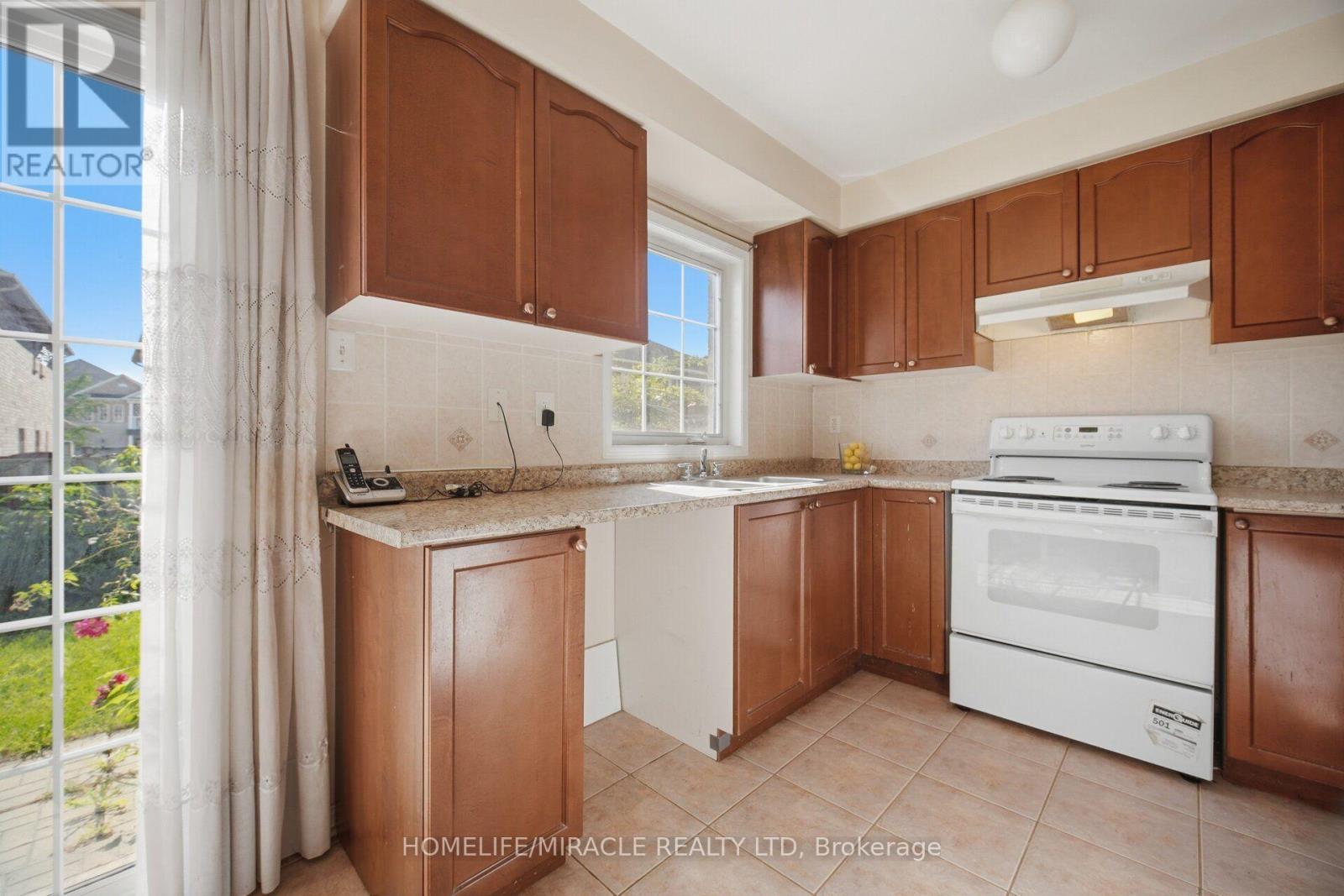 101 Crystalview Crescent, Brampton, Ontario  L6P 2S2 - Photo 14 - W13750022