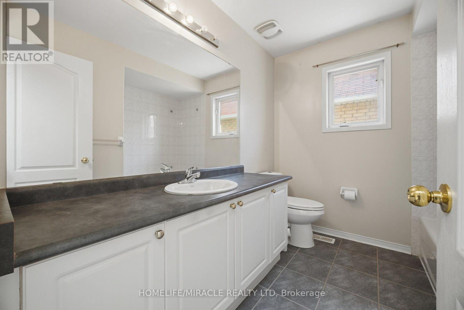 101 Crystalview Crescent, Brampton, Ontario  L6P 2S2 - Photo 30 - W13750022