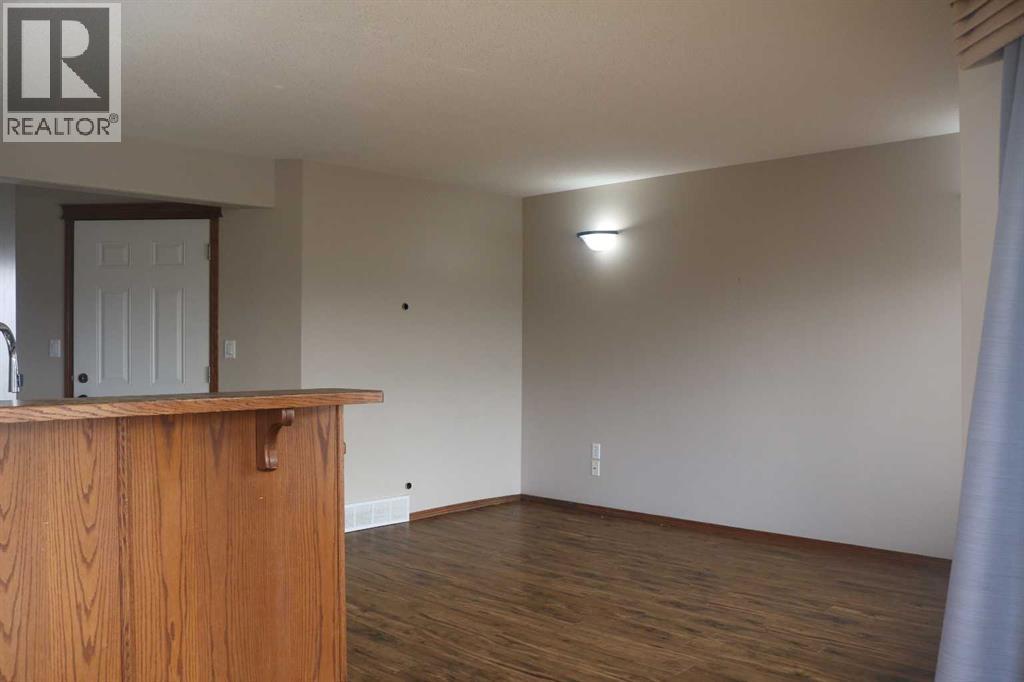 11 Northlands Crescent NE, Medicine Hat, Alberta  T1C 2A9 - Photo 8 - A2338719