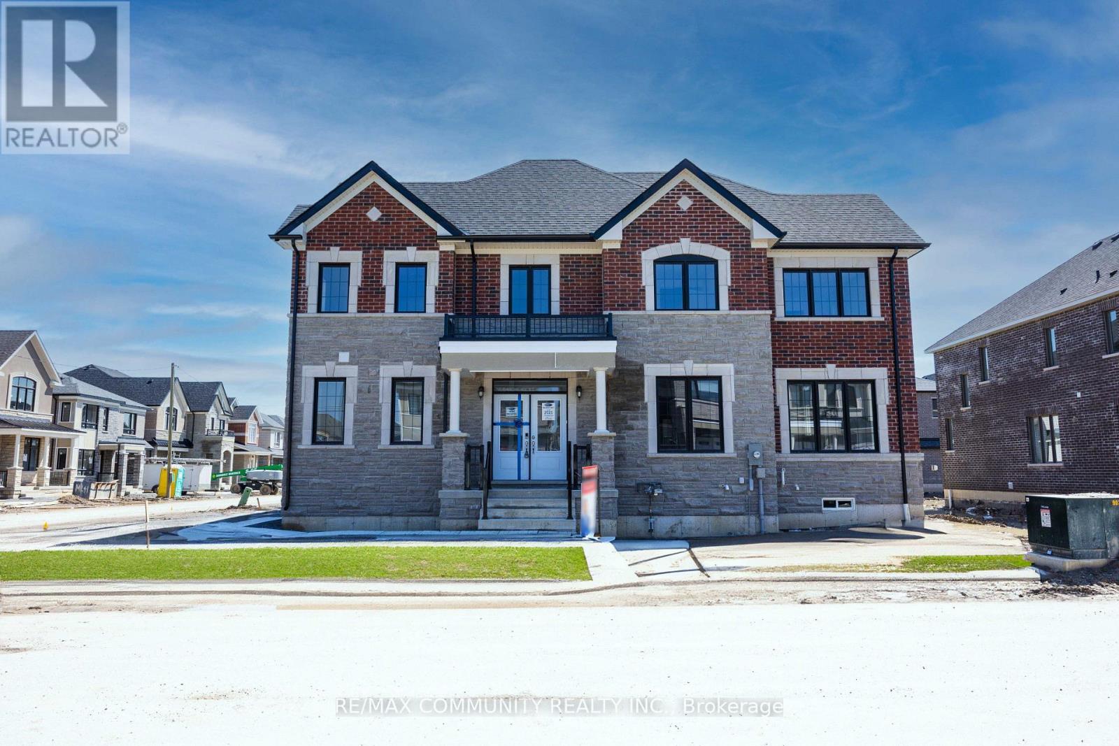 1483 Mockingbird Square, Pickering, Ontario  L1X 0N8 - Photo 2 - E13750114