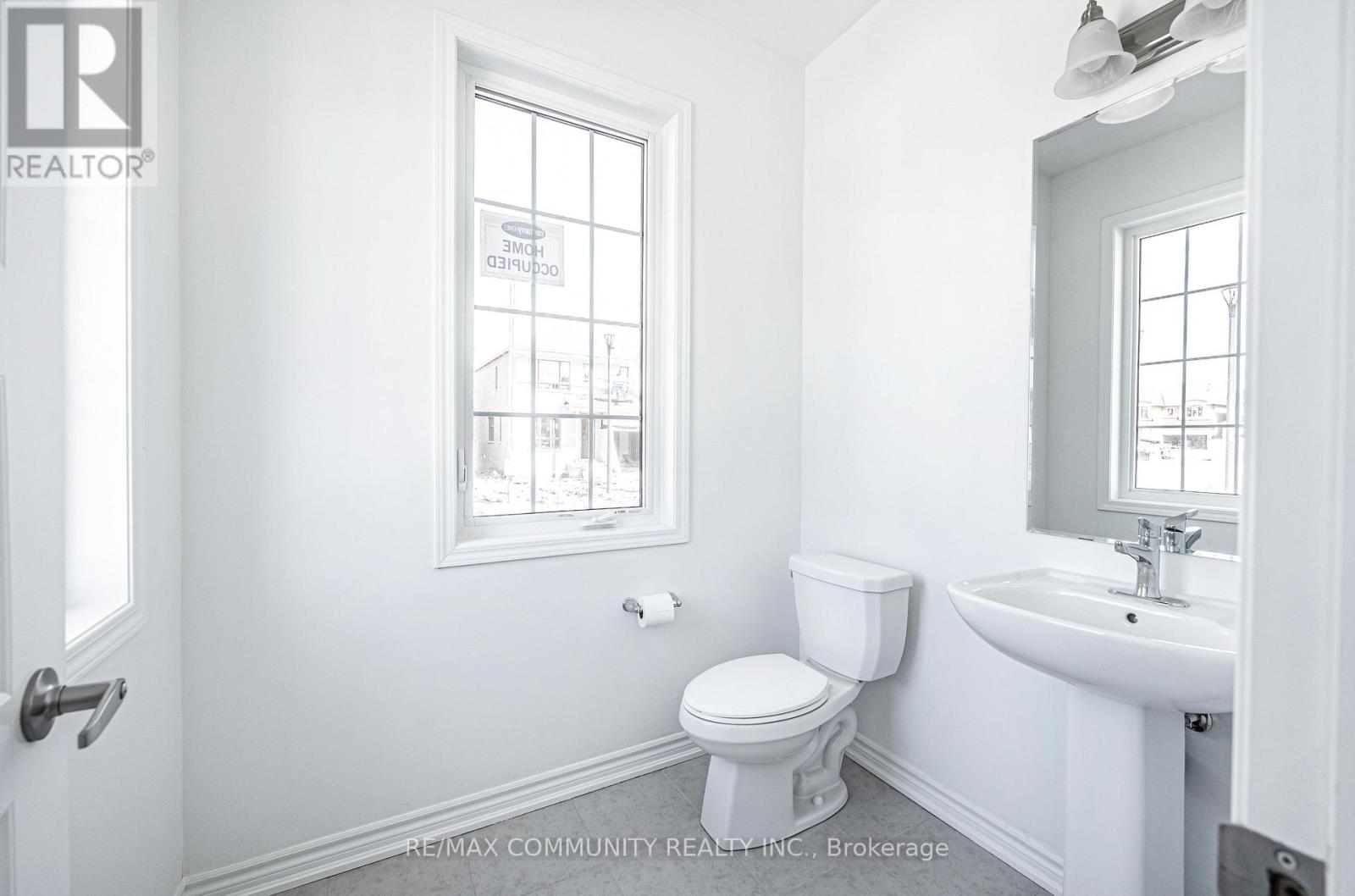 1483 Mockingbird Square, Pickering, Ontario  L1X 0N8 - Photo 4 - E13750114