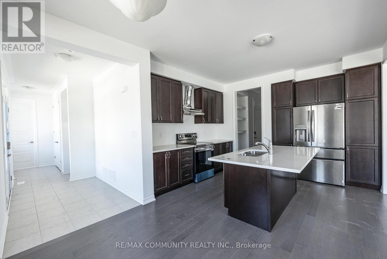 1483 Mockingbird Square, Pickering, Ontario  L1X 0N8 - Photo 5 - E13750114