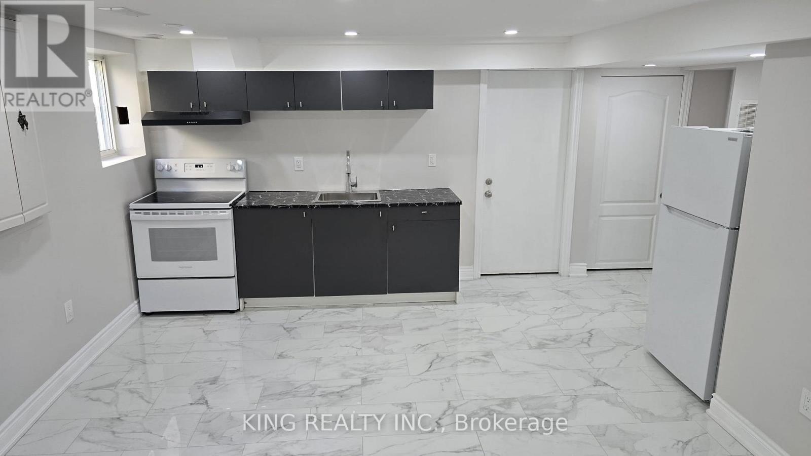 3412 Monica Drive, Mississauga, Ontario  L4T 3E7 - Photo 12 - W13750122