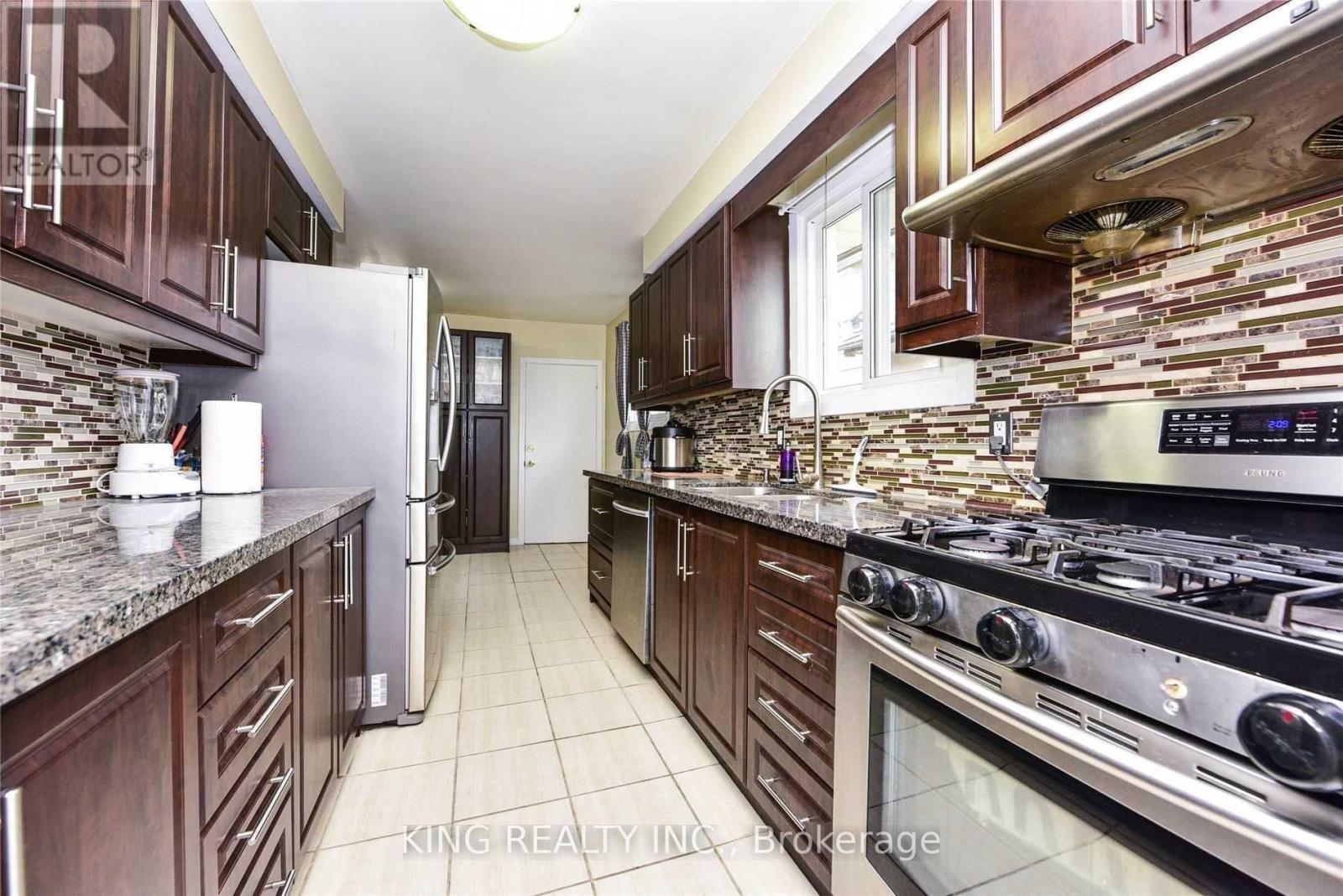 3412 Monica Drive, Mississauga, Ontario  L4T 3E7 - Photo 2 - W13750122