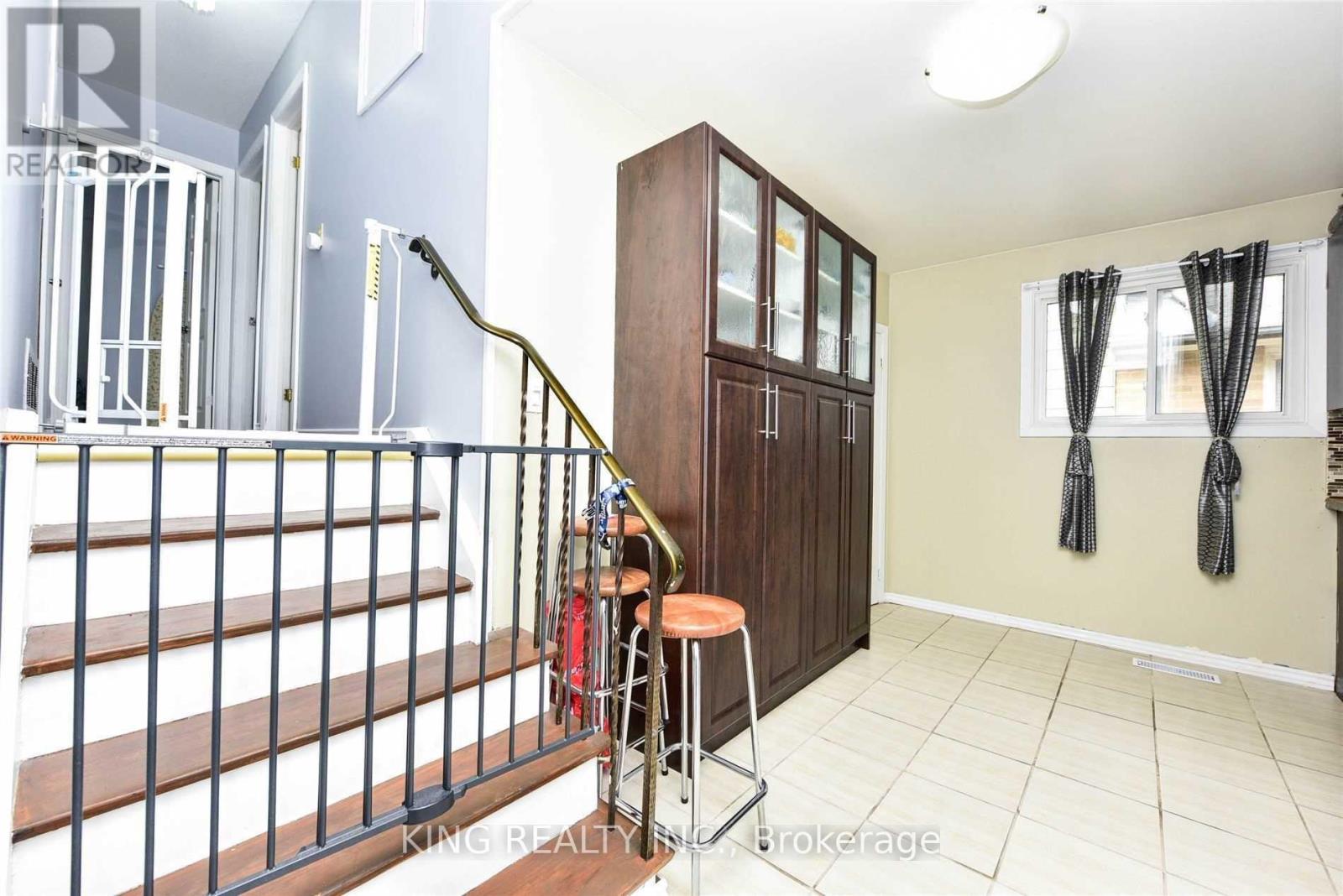 3412 Monica Drive, Mississauga, Ontario  L4T 3E7 - Photo 3 - W13750122