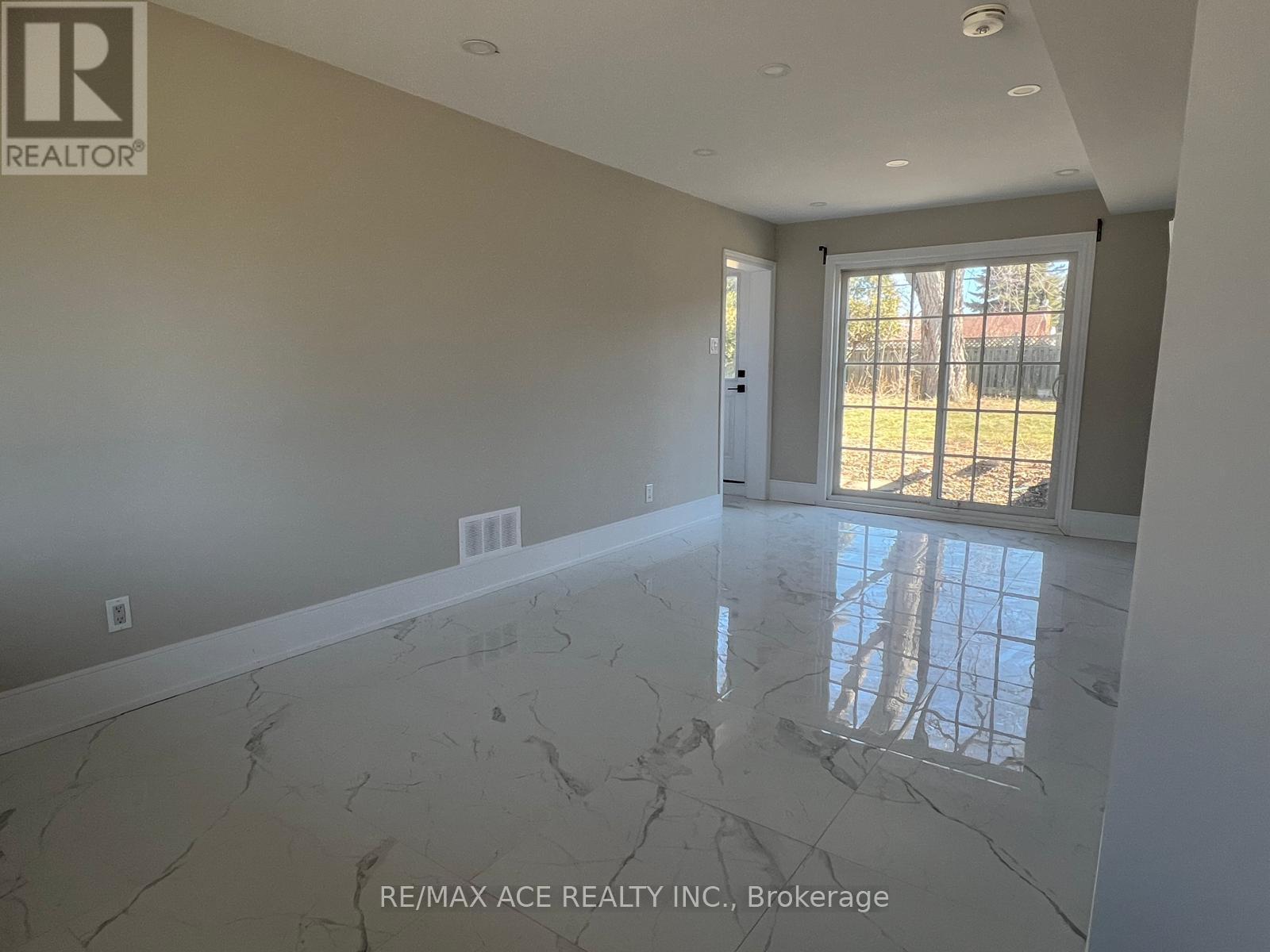 5132 Cherryhill Crescent, Burlington, Ontario  L7L 4C2 - Photo 6 - W13750130