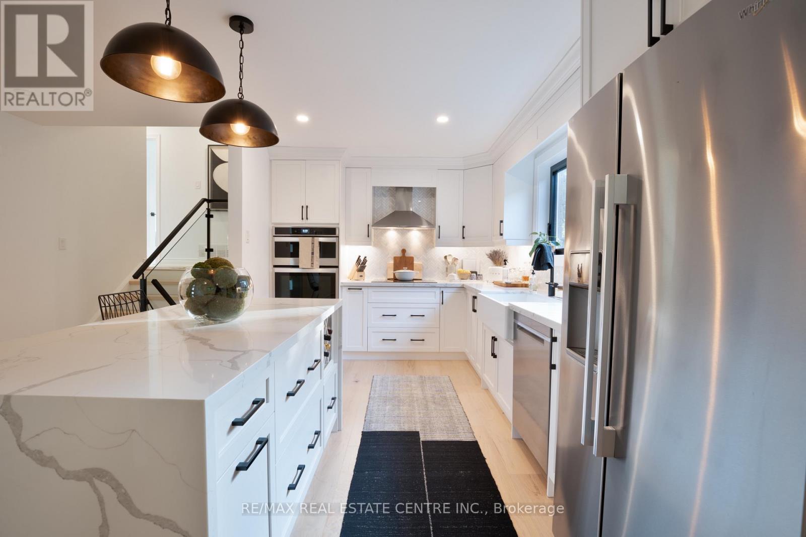 2221 Wyandotte Drive, Oakville, Ontario L6L 2T4 - Photo 4 - W13749916