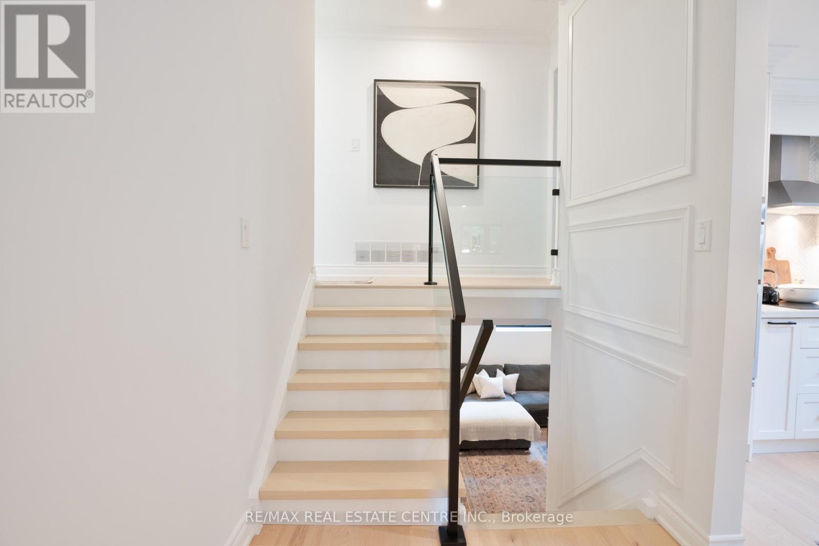 2221 Wyandotte Drive, Oakville, Ontario L6L 2T4 - Photo 6 - W13749916