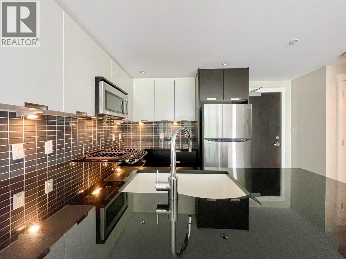 602 2968 GLEN DRIVE, coquitlam, British Columbia