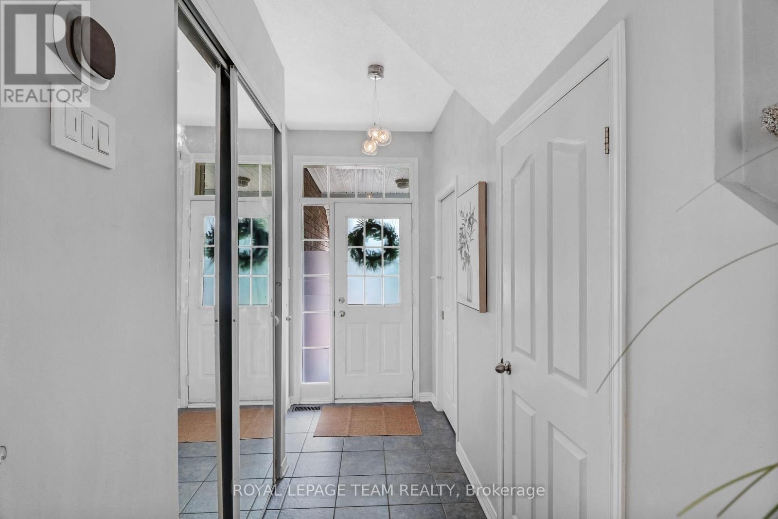 74 Milner Downs Crescent, Ottawa, Ontario  K2M 2S5 - Photo 3 - X13750138
