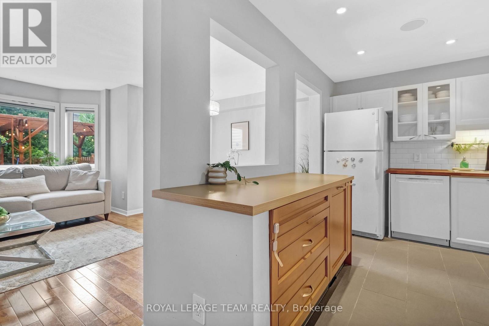 74 Milner Downs Crescent, Ottawa, Ontario  K2M 2S5 - Photo 8 - X13750138