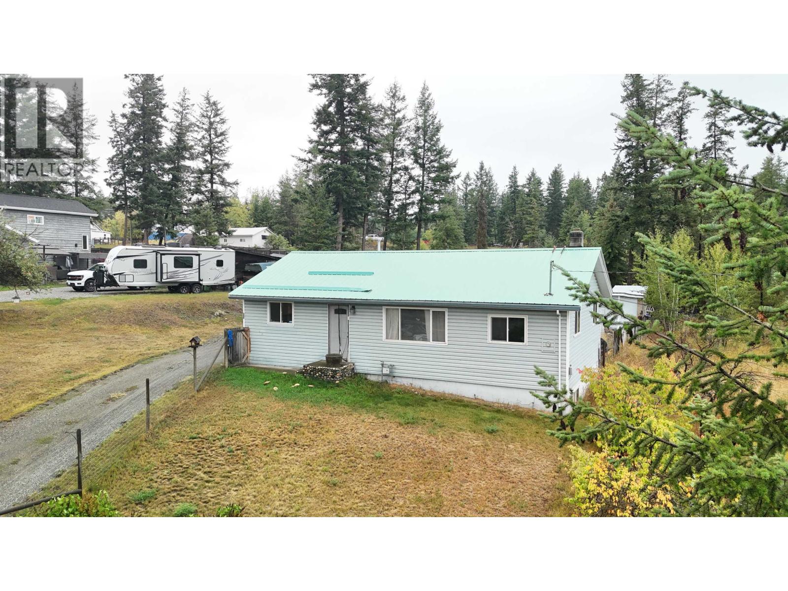 915 Dog Creek Road, Williams Lake, British Columbia  V2G 3G5 - Photo 2 - R3089536