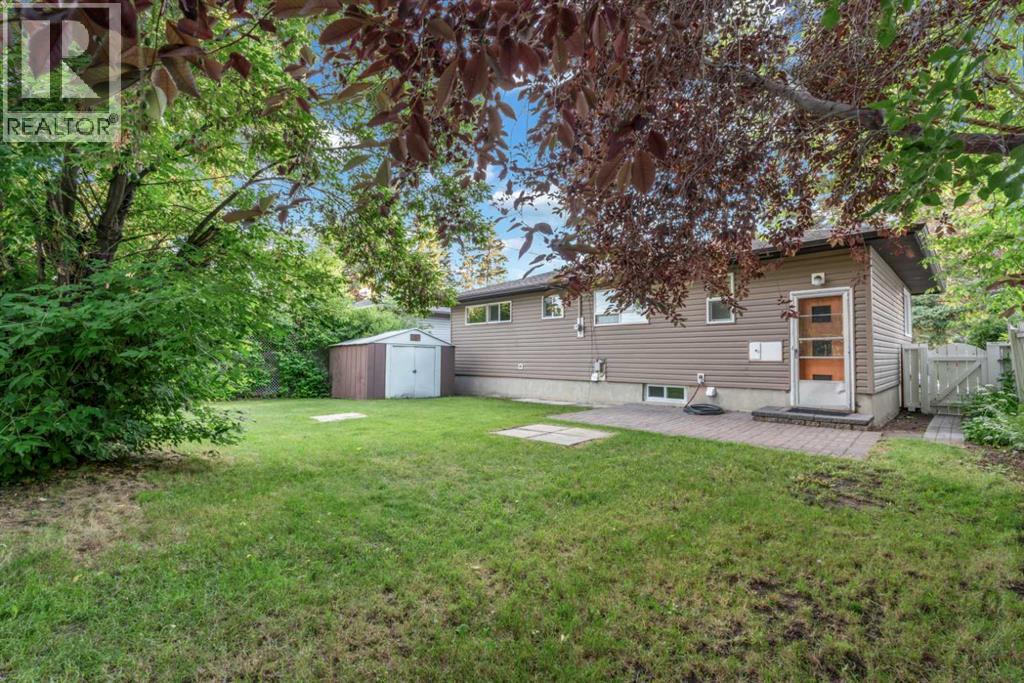 30 Hutton Place Sw, Calgary, Alberta  T2V 3B6 - Photo 27 - A2336909