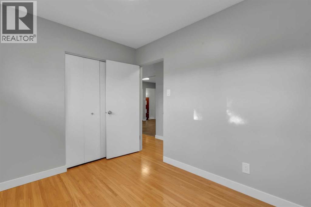 30 Hutton Place Sw, Calgary, Alberta  T2V 3B6 - Photo 11 - A2336909