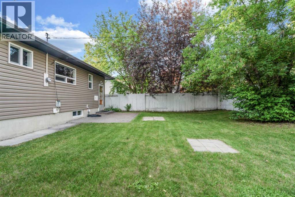 30 Hutton Place Sw, Calgary, Alberta  T2V 3B6 - Photo 29 - A2336909